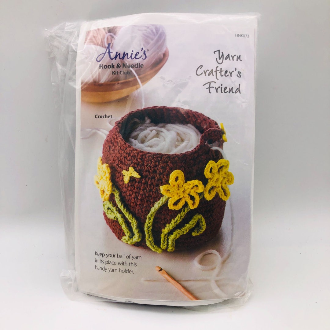 New Annie's Yarn Crafter's Friend Crochet Kit Yarn Holder Floral Design