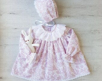 Vestido y capota Toile. Toile dress and bonnet.