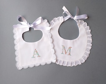 Personalized baby bib. Babero personalizado