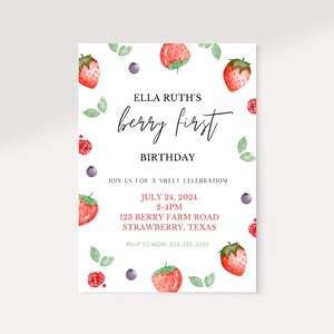 Puede incluir: Una ilustraci&oacute;n de acuarela de fresas y ar&aacute;ndanos sobre un fondo blanco. El texto dice "Ella Ruth's berry first birthday. Join us for a sweet celebration. July 24, 2024, 2-4pm, 123 Berry Farm Road, Strawberry, Texas. RSVP to Mom: 555-555-5555".
