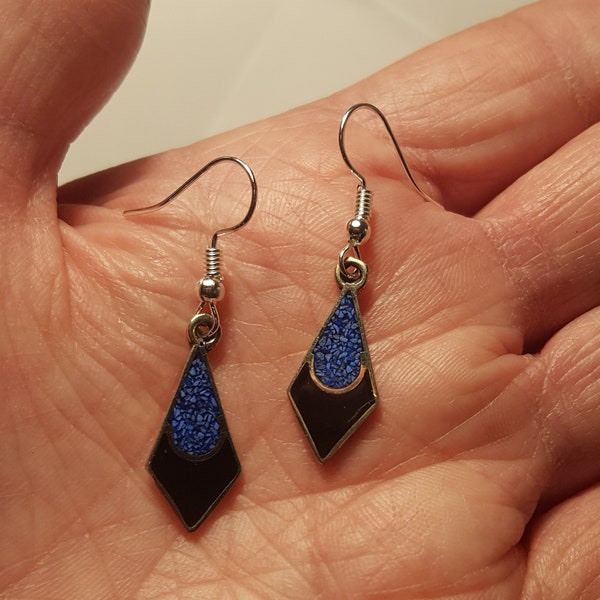 Small dangly earrings blue and black crushed turquoise, Mother's Day Gift, 22mm hand made in Taxco, Mexico, fair trade (M1066)