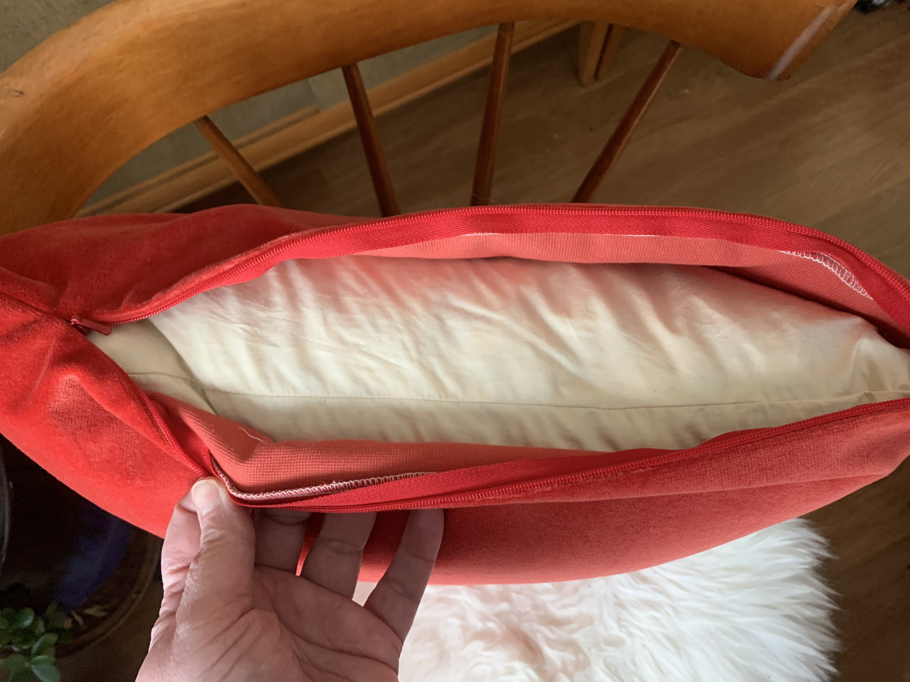 18 by 18 knife edge pillow featuring Cabo Velvet in by Etsy España