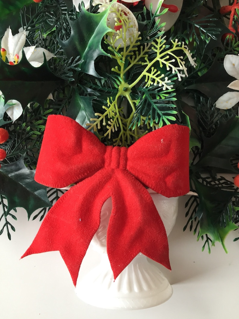 Large plastic holiday door or wall hanging tree