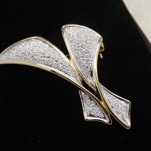 Broche fantaisie dorée, bijou fantaisie rétro