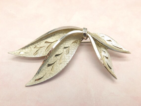 A superb Sphinx abstract leaf design vintage jewe… - image 3