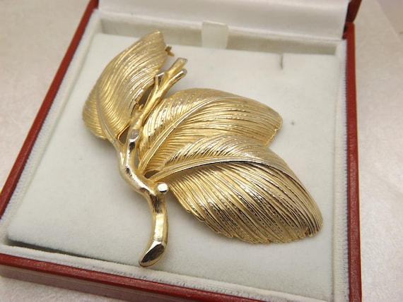 A very fine Sphinx large leaf design vintage jewe… - image 1