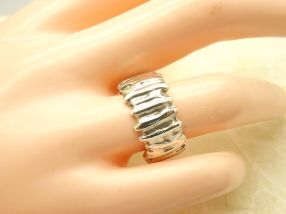 A superb solid hallmarked silver band style vinta… - image 2