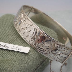 A Lovely English London hallmarked silver large chunky vintage bangle bracelet made in polished chased & engraved silver. 47.2 grams