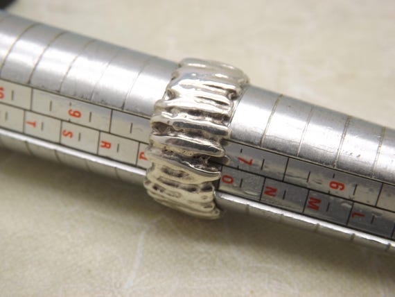 A superb solid hallmarked silver band style vinta… - image 4