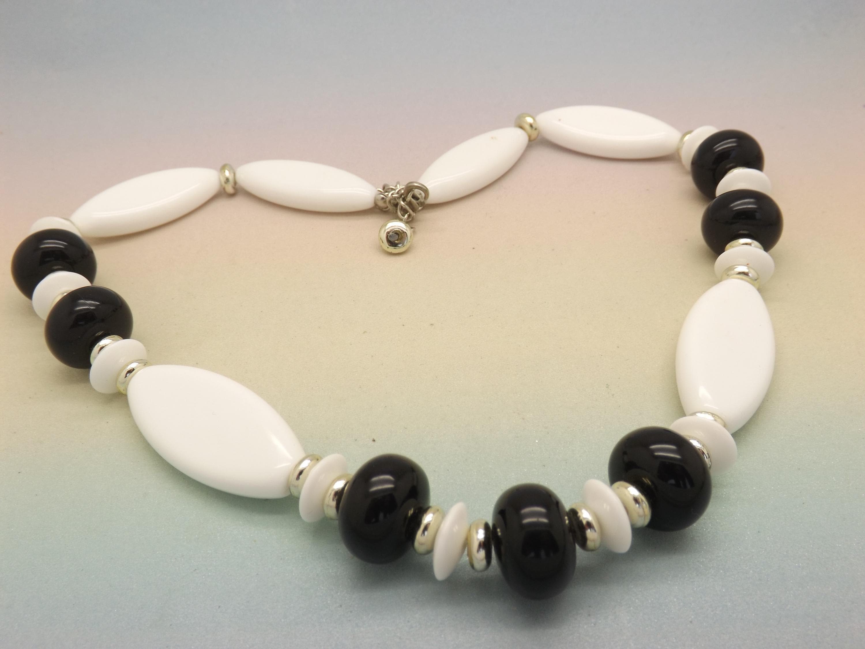A Fine Abstract Fashion Costume Jewelry Necklace Made up of Mixed