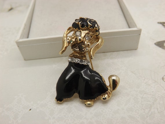 A real fun poodle type looking vintage jewelry br… - image 3