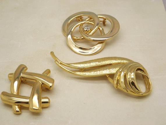 A super group of three abstract design costume je… - image 1