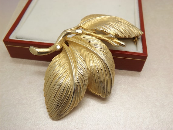 A very fine Sphinx large leaf design vintage jewe… - image 3