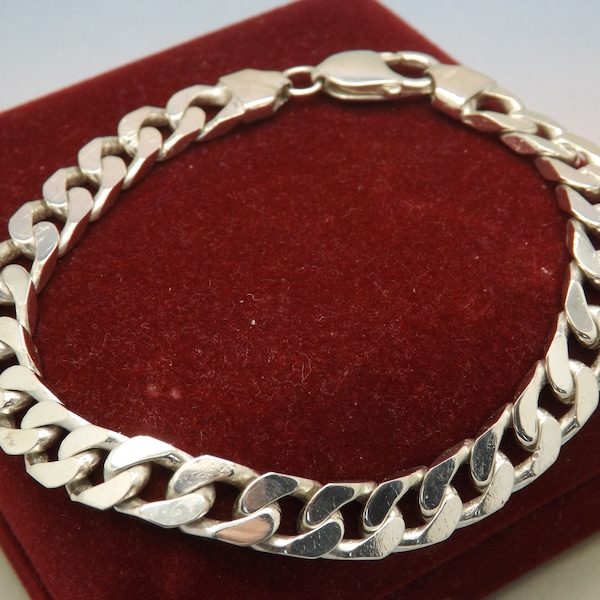 A superb very heavy 925 solid silver vintage jewelry bracelet made in a fancy flat interwoven links design with an oblong clasp. 32 grams