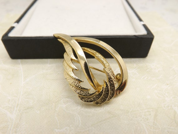 A superb Sphinx abstract leaf design vintage jewe… - image 3