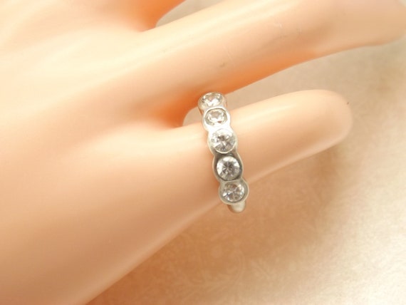 A beautiful five stone 925 solid silver vintage 1… - image 3