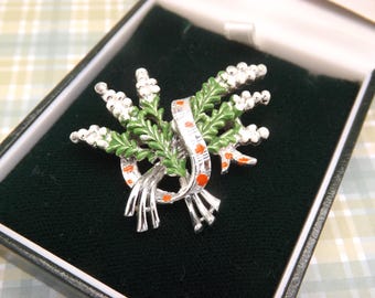 Piękna, wykwintna, celtycka/szkocka broszka na szczęście z białego wrzosu, wykonana z metalu w kolorze srebrnym, zdobiona emalią w różnych kolorach