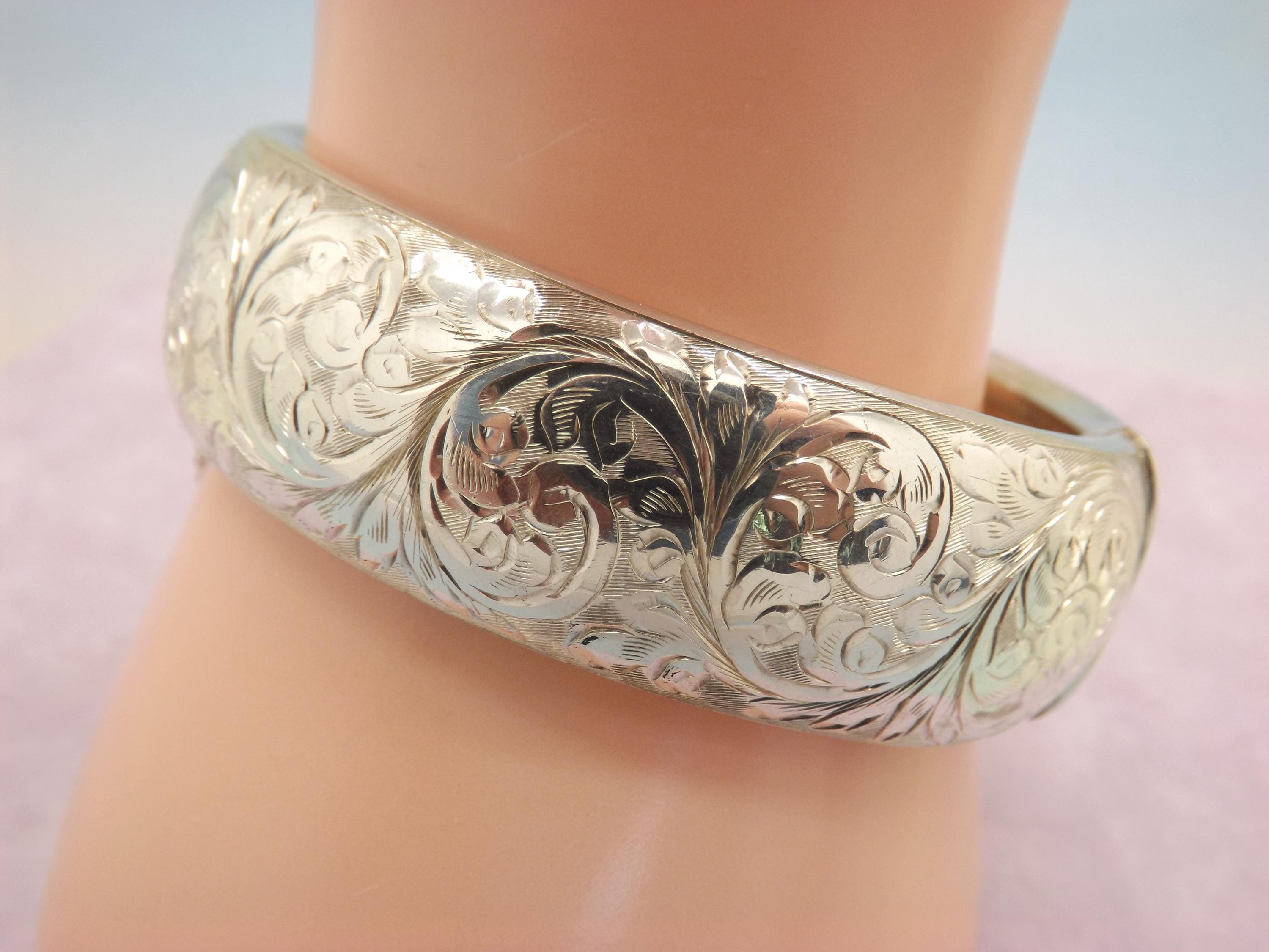 A Lovely English Chester Hallmarked Silver Large Chunky Vintage
