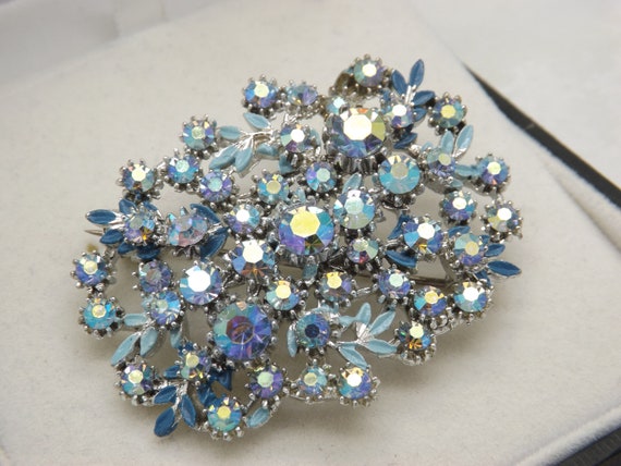 A large rectangular flower spray design vintage j… - image 1