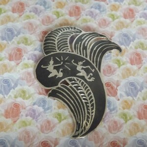 Eine hervorragende vintage klassische Siam / Thai Tänzer große stilisierte Vintage Schmuck Brosche aus Silber mit schwarzer Emaille