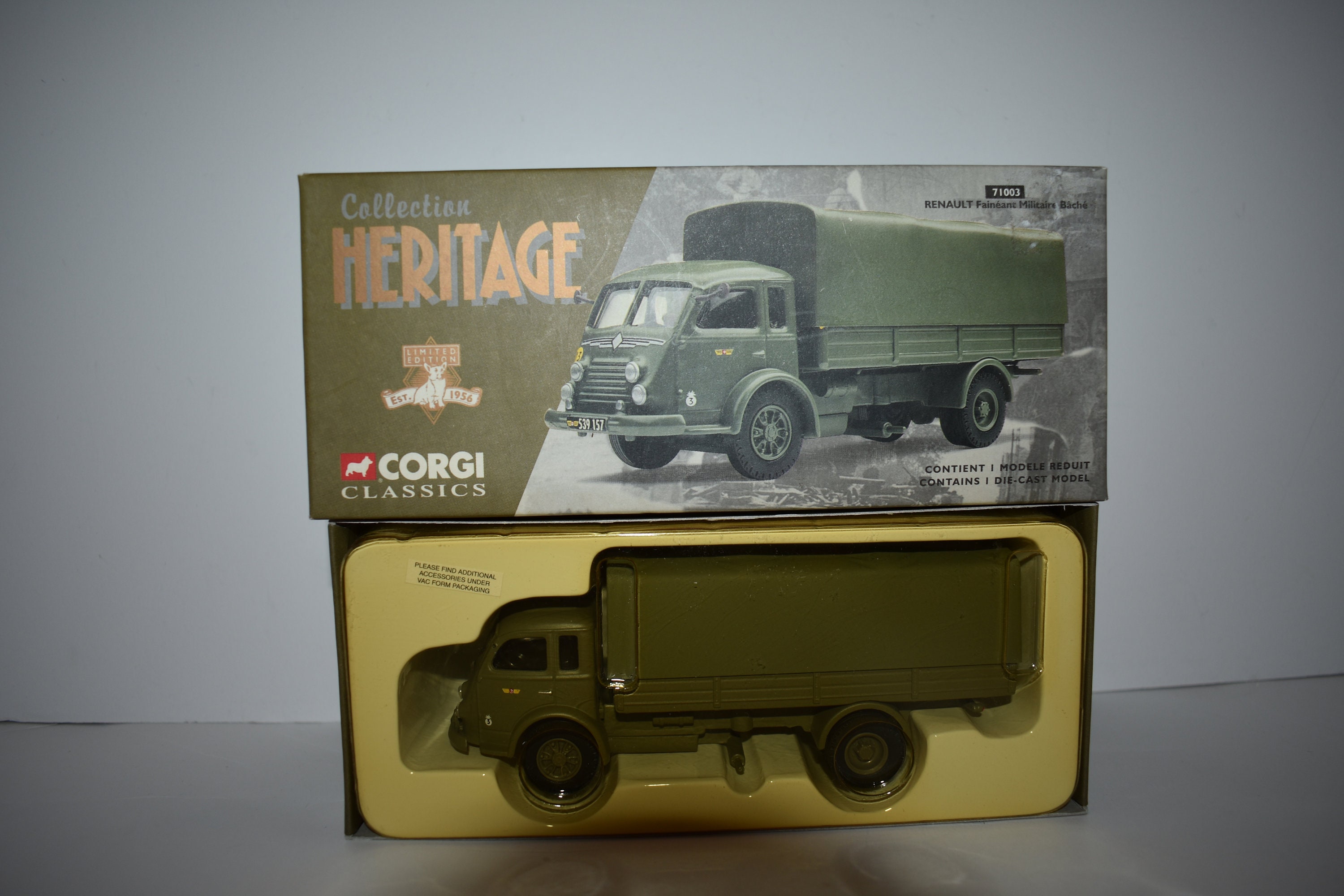 あの有名通販サイト CORGI ミニカー WAR 戦争 Ambulance Korea ARMY