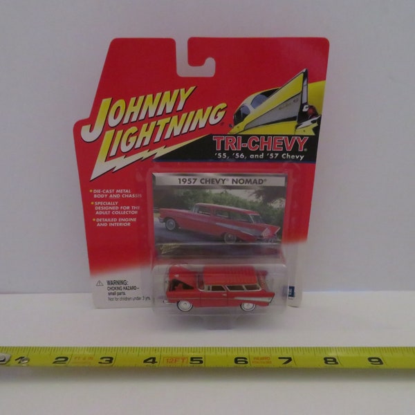 Johnny Lightning Tri-Chevy 1957 Chevy Nomad Red Station Wagon 2001 MOC