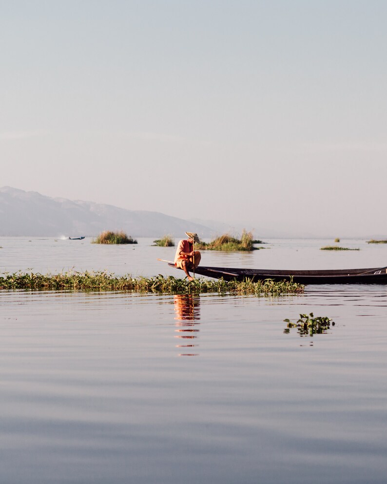 Travel photography Myanmar Burma Lake Inle Fisherman Alexandre CHARGROS Photography achargros.com image 1