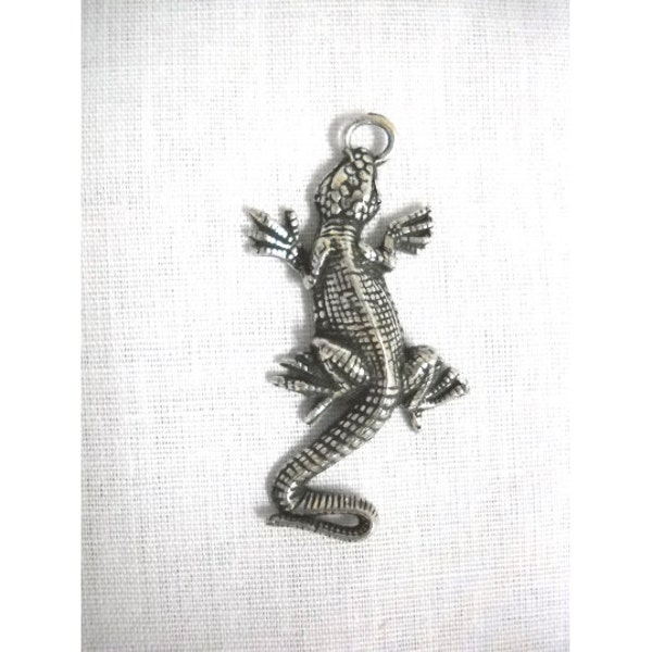 Super Detailed IGUANA Exotic Tropical Lizard Reptile Solid Hand Cast Silver Pewter Pendant on Adjustable Cord Necklace Iggy Lizard jewelry