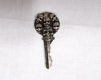 Skull Key Wicked SKULLS Six Human Head Skeleton Key Cast USA Pewter Pendant Adj Cord Necklace