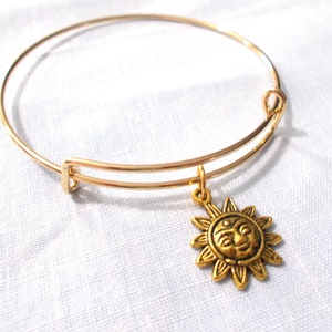 New MAYAN SUN Face Details with Rays Goldtone Charm on Gold Tone Bangle Slider Bracelet 8 Inch