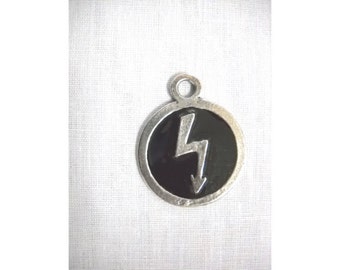 Shock Rock Marilyn MANSON Lightning BOLT with BLACK Inlay Round Shaped Hand Cast Silver Pewter Pendant Adj Cord Necklace Metal Music