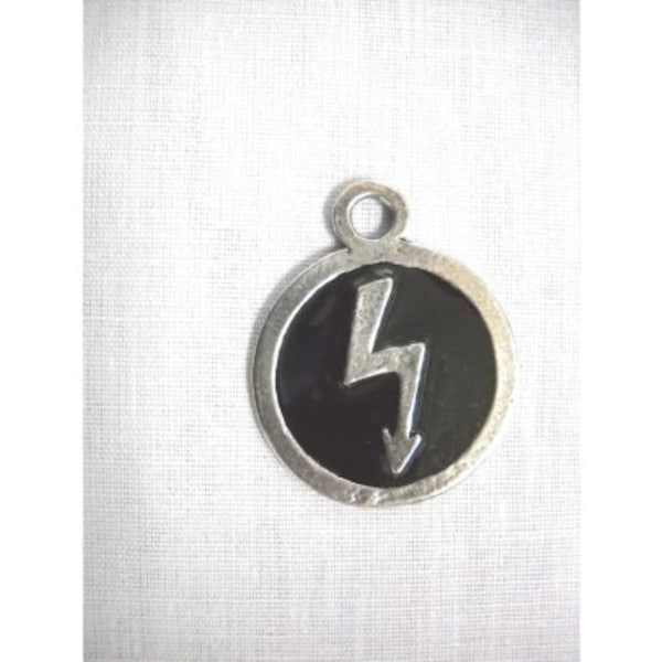 Wild Shock Rock Marilyn MANSON Lightning BOLT with BLACK Inlay Round Shaped Hand Cast Silver Pewter Pendant Adj Cord Necklace Metal Music