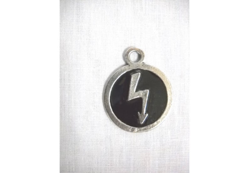 Wild Shock Rock Marilyn MANSON Lightning BOLT with BLACK Inlay Round Shaped Hand Cast Silver Pewter Pendant Adj Cord Necklace Metal Music