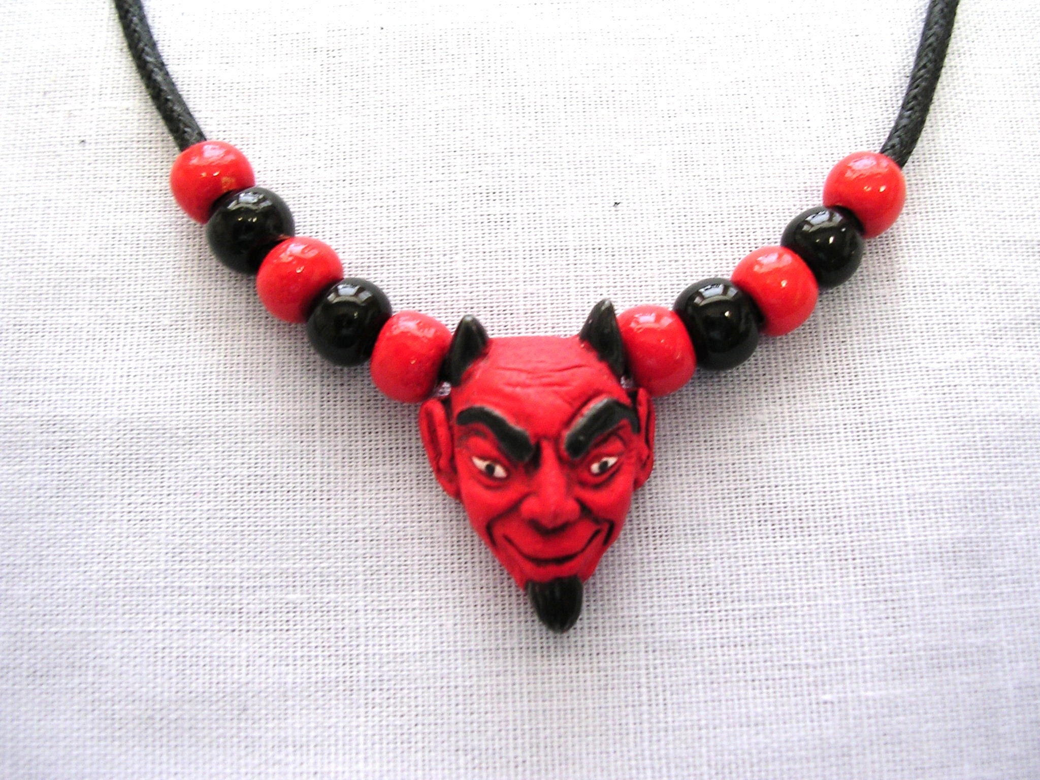 Devil.s Head デビルズヘッド ネックレス50cm Hand Painted Ceramic Red With Black Lucifer DEVIL HEAD Satan