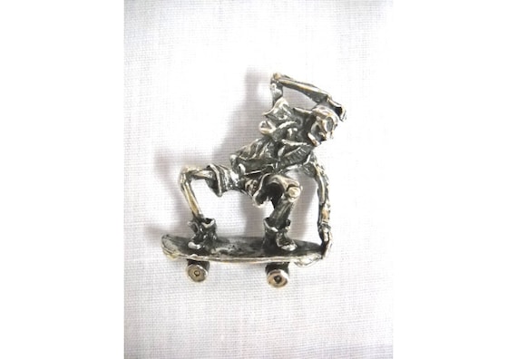 X-Games EXTREME Sports 3D SKELETON SKATEBOARDER - T-shirt - Shorts & Cap Details Unisex Pewter Pendant on Adjustable String Cord Necklace