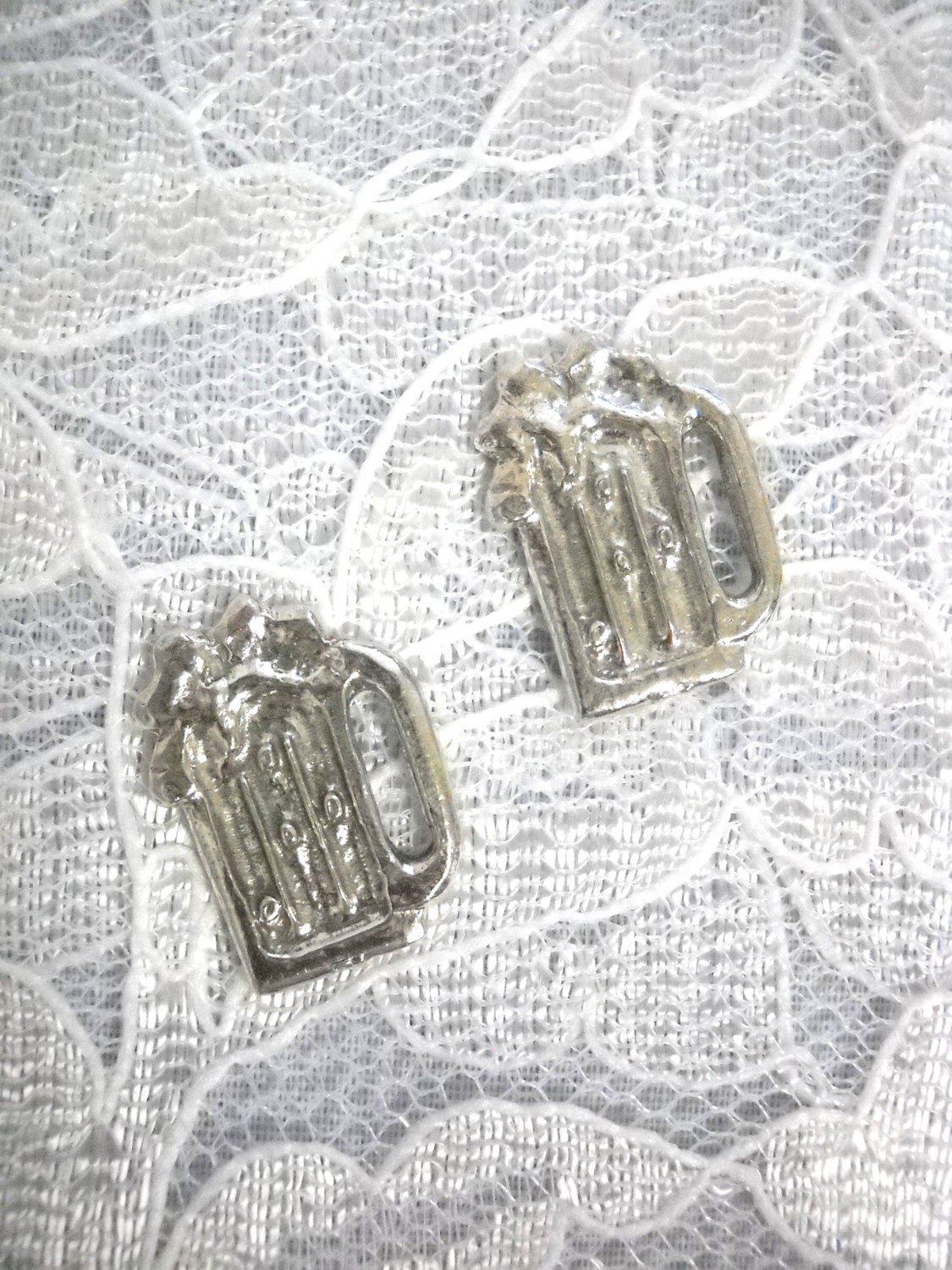 NEW KEG PARTY FOAMY BEER MUG DETAILED PEWTER CHARM ON CLEAR CZ BELLY BUTTON RING NEW KEG PARTY FOAMY BEER MUG DETAILED PEWTER CHARM ON CLEAR CZ BELLY BUTTON RING