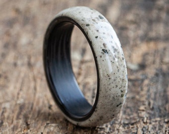 Beton recycelter Kohlefaserring - Schwarz - Jahrestagsgeschenk - Ehering - Freundgeschenk - Herrenring - Versprechen - Brutalist Schmuck