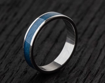 Blauer Recycelter Skateboards Titan Ring - Holzring - Bue Ocean - Ehering wasserfest - Geschenkidee