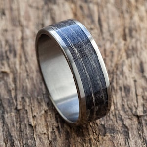 Black Titanium Recycled Skateboards Ring - Extra durable - Wooden ring - Minimalist -  Wedding ring Waterproof - Gift Idea - Modern - Gray