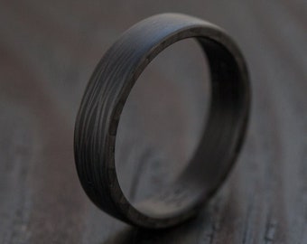 Bague en fibre de carbone - bague noire - cadeau d'anniversaire - alliance - bague en carbone - cadeau petit ami - bague pour homme - bague de promesse - bague sombre