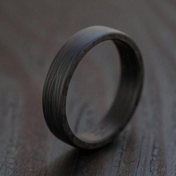 Bague en fibre de carbone - bague noire - cadeau d'anniversaire - alliance - bague en carbone - cadeau petit ami - bague pour homme - bague de promesse - bague sombre