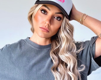 Camp Bach Partyhut, Camp Bachelorette Hut, Hütte Bachelorette, Wandern Bachelorette Geschenk, personalisierte Trucker Hut, Camping Bachelorette