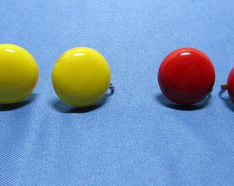 Orecchini vintage in plastica con chiusura a vite, colore rosso e giallo, 10/16"