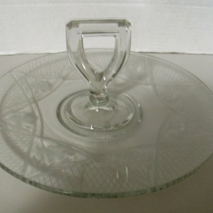 Piatto da portata vintage in vetro trasparente inciso con manico, design floreale, torte, cupcakes, panini!