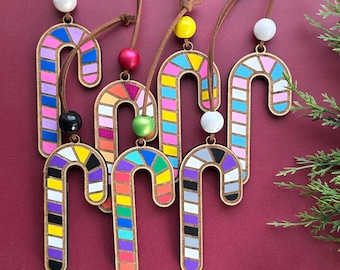 Adorno de Navidad del Orgullo - Adorno de bastón de caramelo Corte láser - Bandera del Orgullo LGBTQIA - Navidad queer - Adorno de Navidad LGBTQIA+ - Gay - Enby