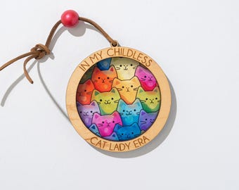 Adorno de la Señora Gato sin Hijos - Activismo - Señora Gato sin Hijos - Kamala 2024 - Mujer Desagradable - Adorno de Gato para Coche - Atrapasol de la Señora Gato - Vota por el Gato