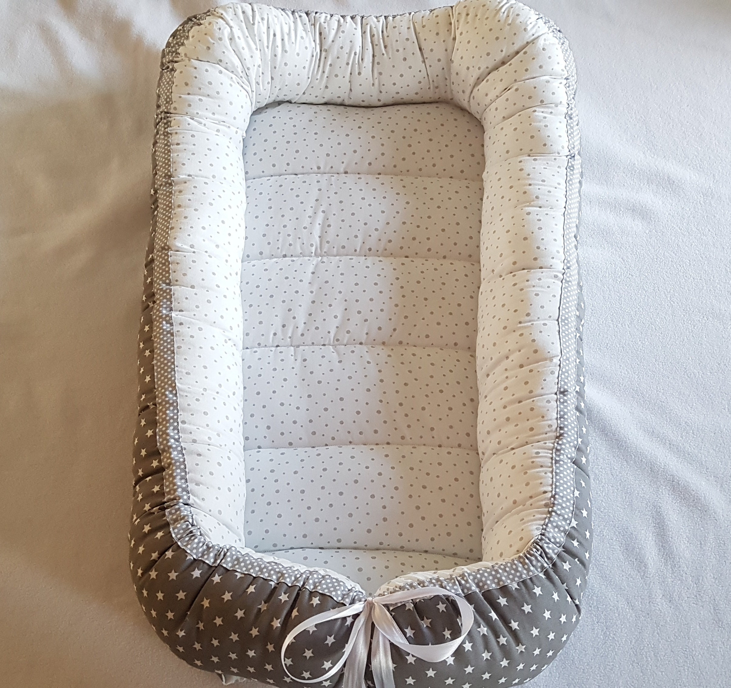 Nid à Bébé, Baby Nest, Réducteur de Lit, Cocon Pour Bébé Pois/Etoiles Tissu Oeko-Tex