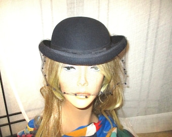 Vintage 1960s Black Wool Felt Bowler Hat With Removable Veil  display picture 3