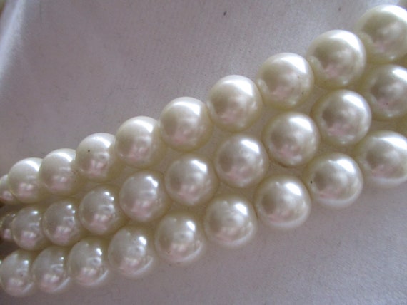Faux pearl triple strand dangle pendant necklace - image 7