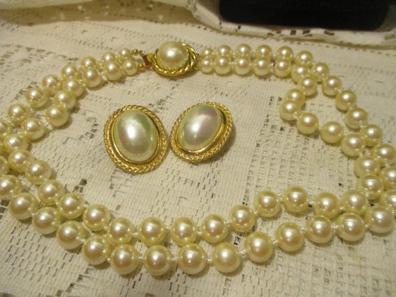 Carolee faux pearl 2 strand necklace and clip on … - image 2